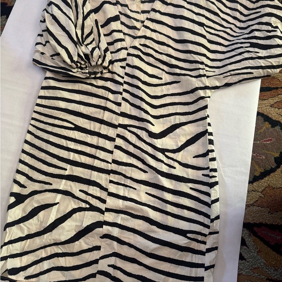 H&M Black‎ and White Striped Dress - Picture 1 of 5